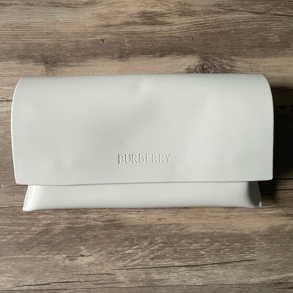 Burberry Classic White Leather Case